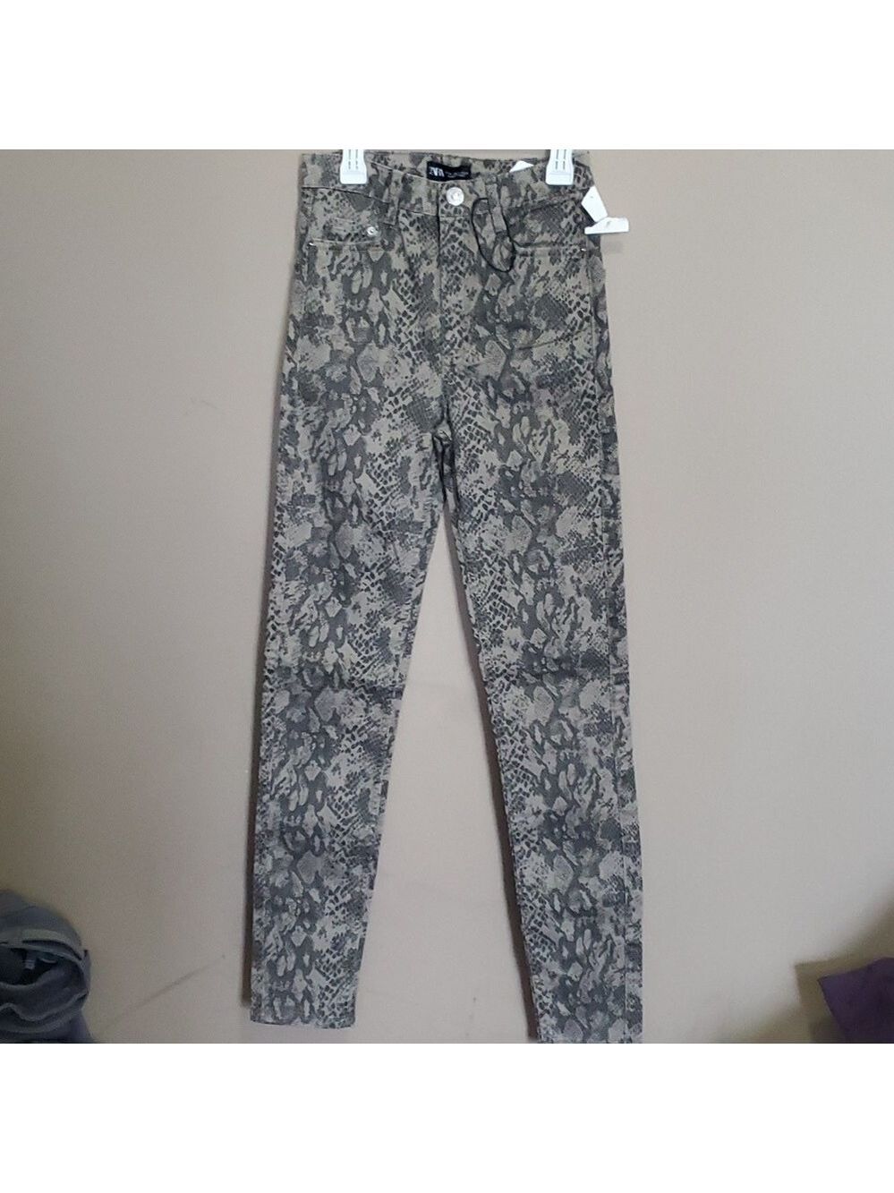 Zara jeans size 4